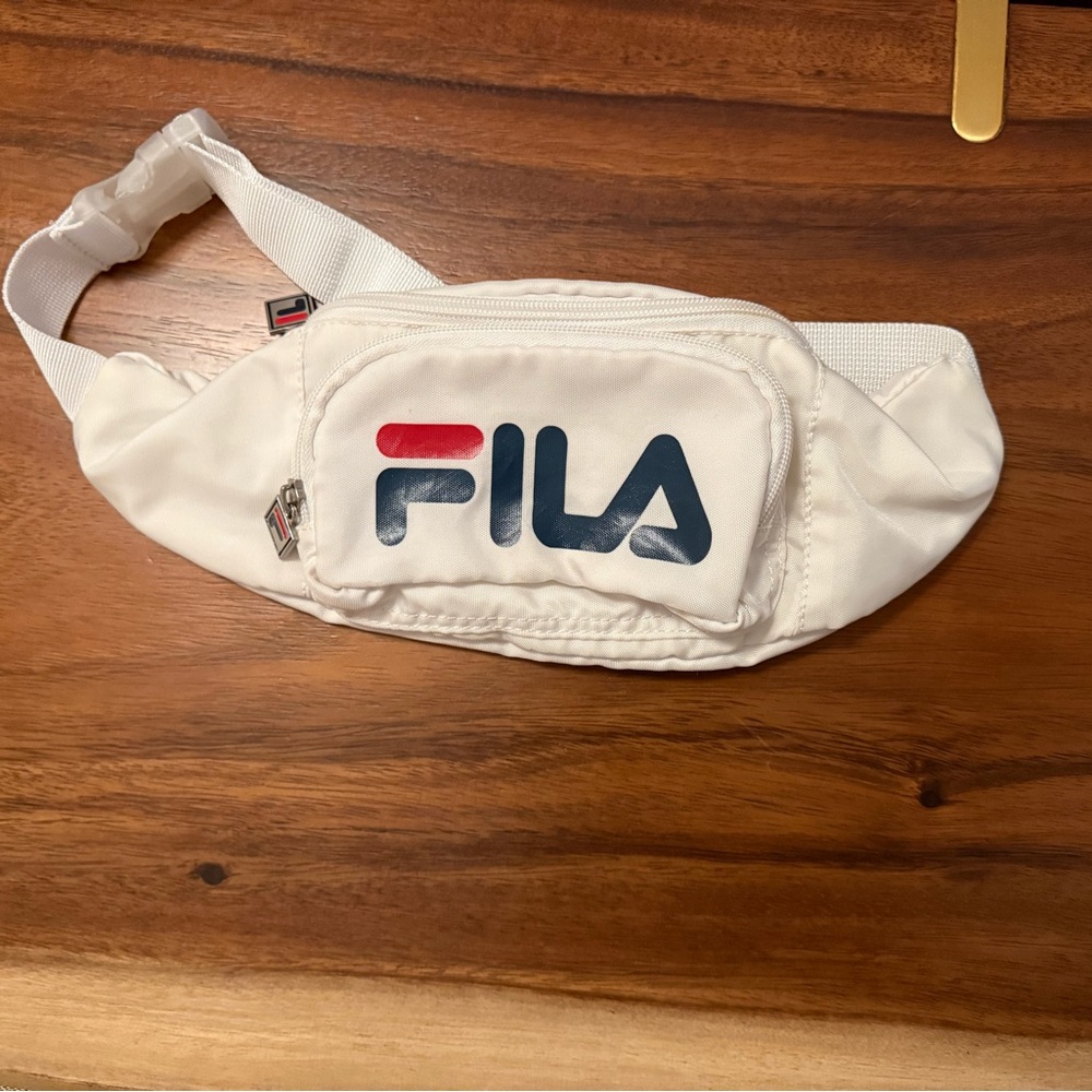 •• FILA Fanny Pack ••